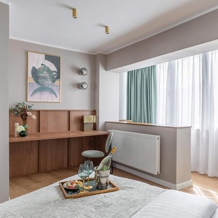 Holt - Sublime Minty Green 1Br On The Park Bukarest Kültér fotó